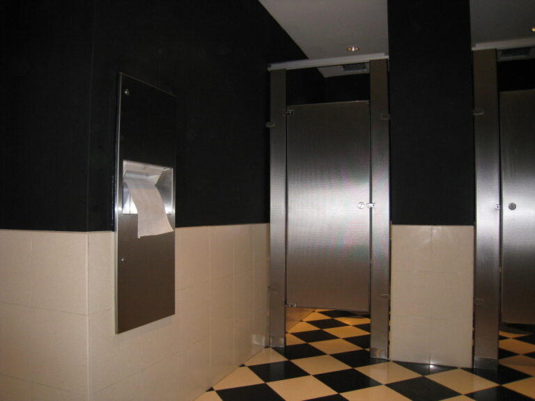 Floor Mounted Overhead Braced, Embossed Diamond Finish, Stainless Steel Toilet Partitions, Paper Towel Dispenser, Waste Receptacle