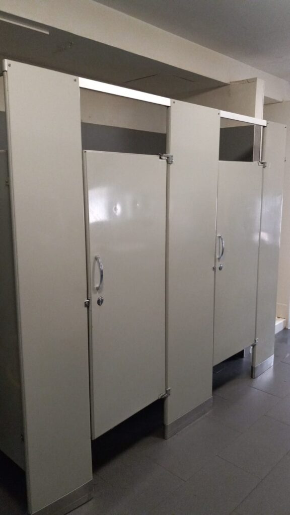 Floor Mounted Overhead Braced Toilet Partitions