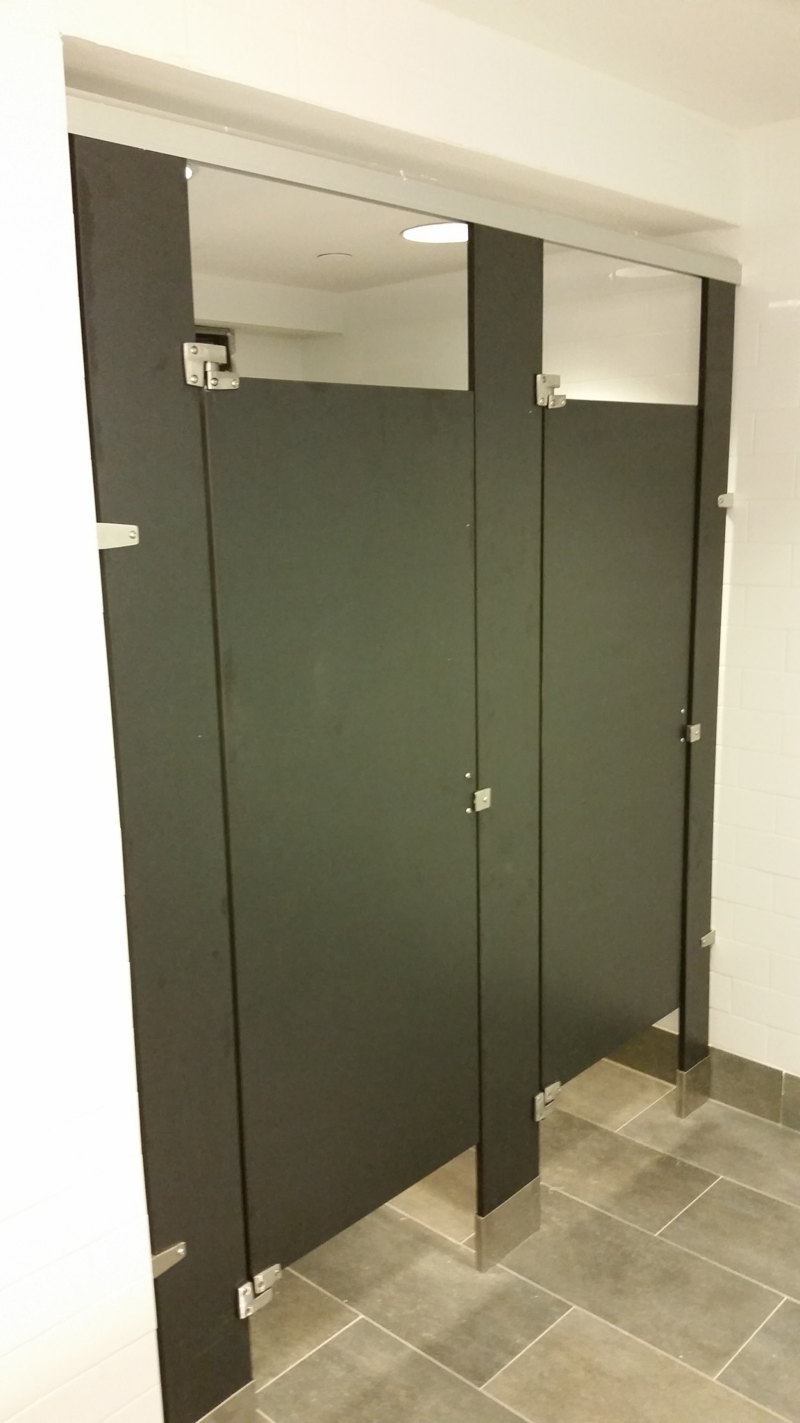 Mavi New York Toilet Partitions
