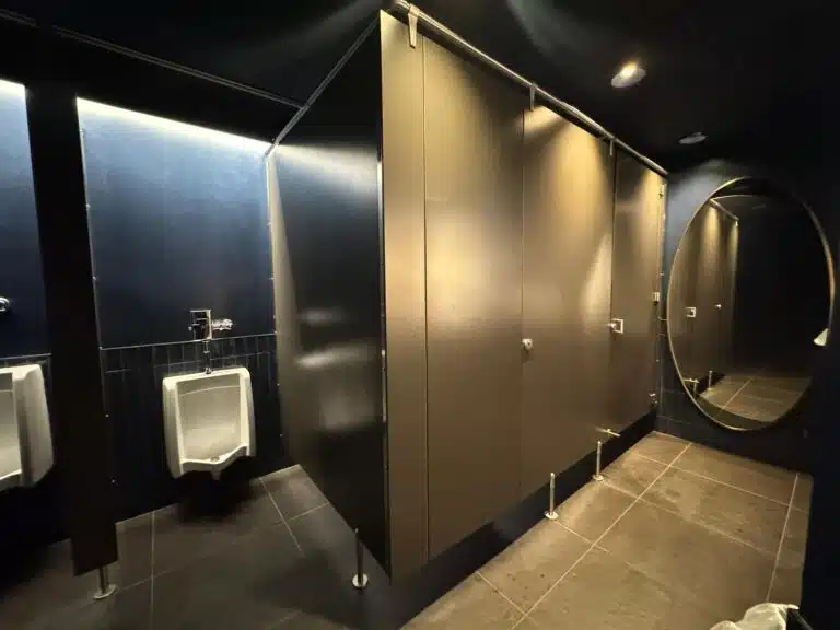 Phenolic-Bathroom-Partitions Mavi New York